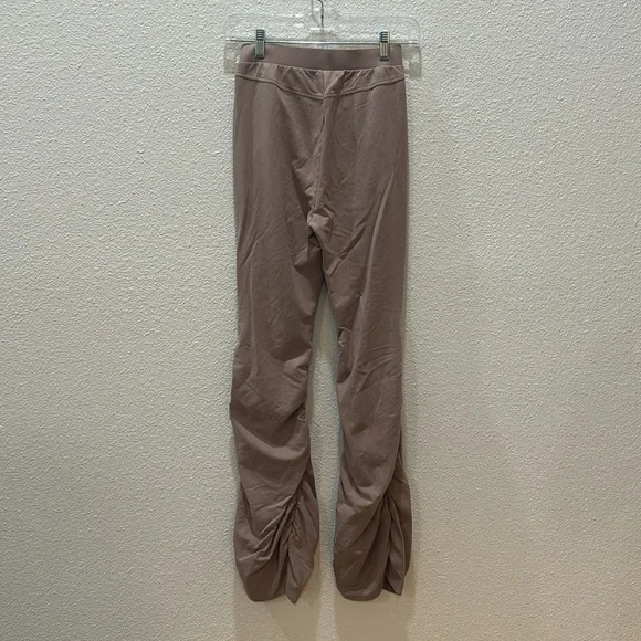 Alo Yoga Ruched Soft Sculpt Pant Taupe - Picture 11 of 14